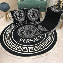 A set consisting of 100 cm carpet, 2 table cover and 2 pillow